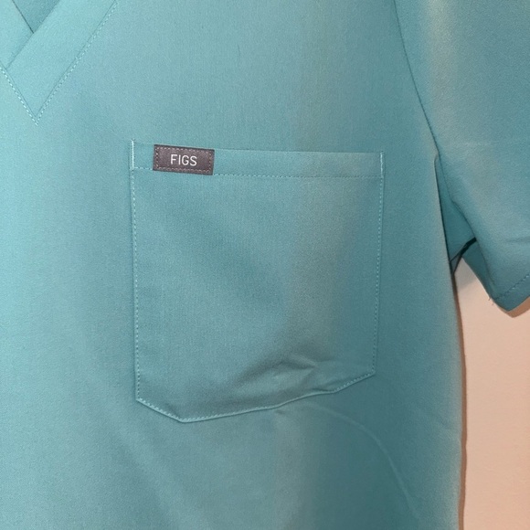 Figs Catarina One Pocket Scrub Top Size Large Fresh Aqua Rare Limited Edition - Picture 4 of 6